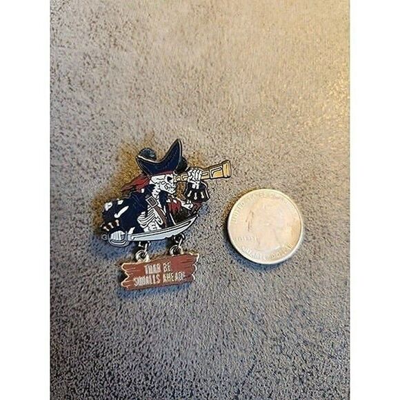 Disney Pirate Skeleton Telescope Pirates Of the Caribbean Pin - Picture 3 of 4